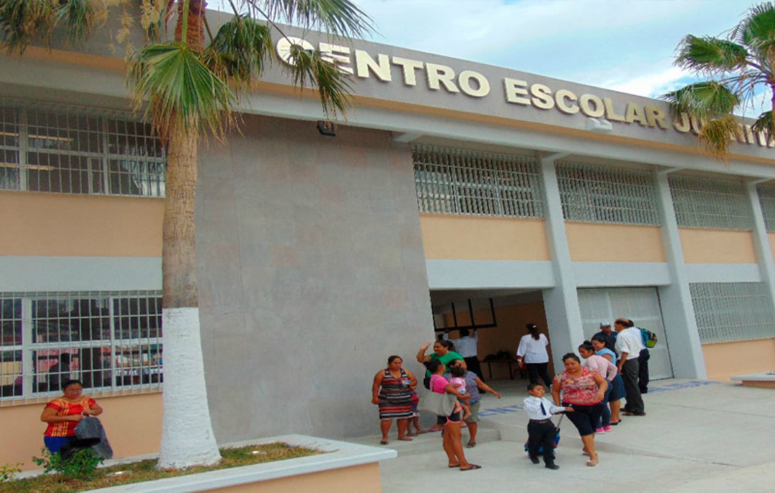 Oaxaca reabre la primera escuela reconstruida tras sismo