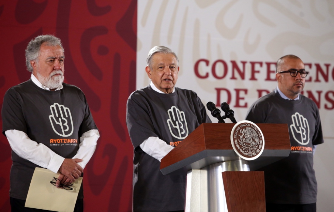 López Obrador ofrece protección a quien colabore en caso Ayotzinapa