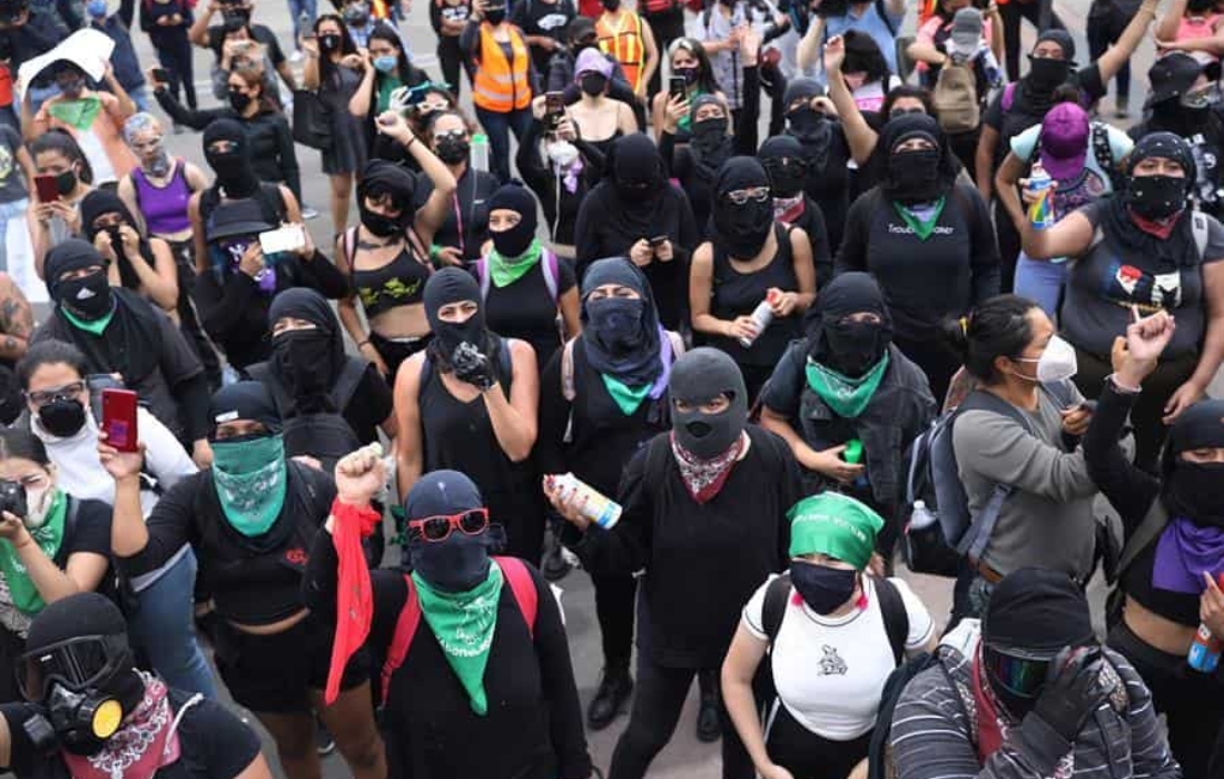 Mujeres protestan en CDMX contra machismo