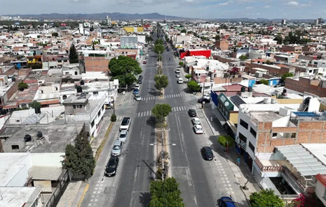 Agradecen vecinos de la Av. Himno Nacional atención a reportes de bacheo a Gobierno del Estado