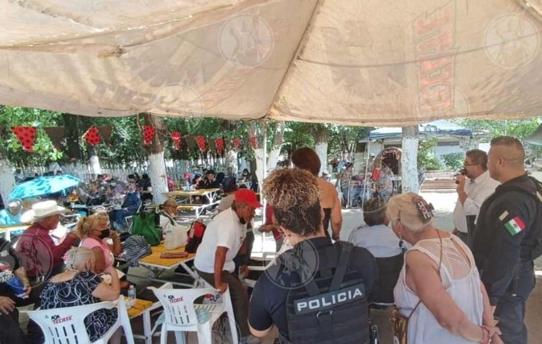 Policía Municipal de Juárez ofrece convivio a abuelitos de "La Rosita"