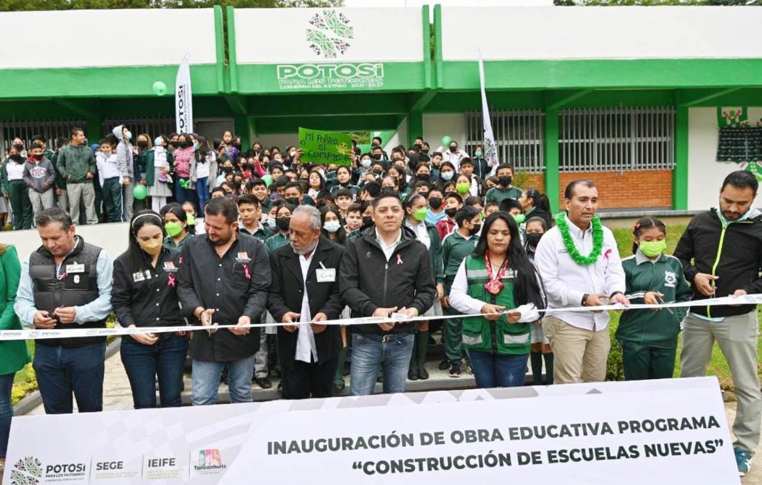 Entrega Ricardo Gallardo nuevas aulas rehabilitadas en la secundaria Lorenzo Asterio Chavarría